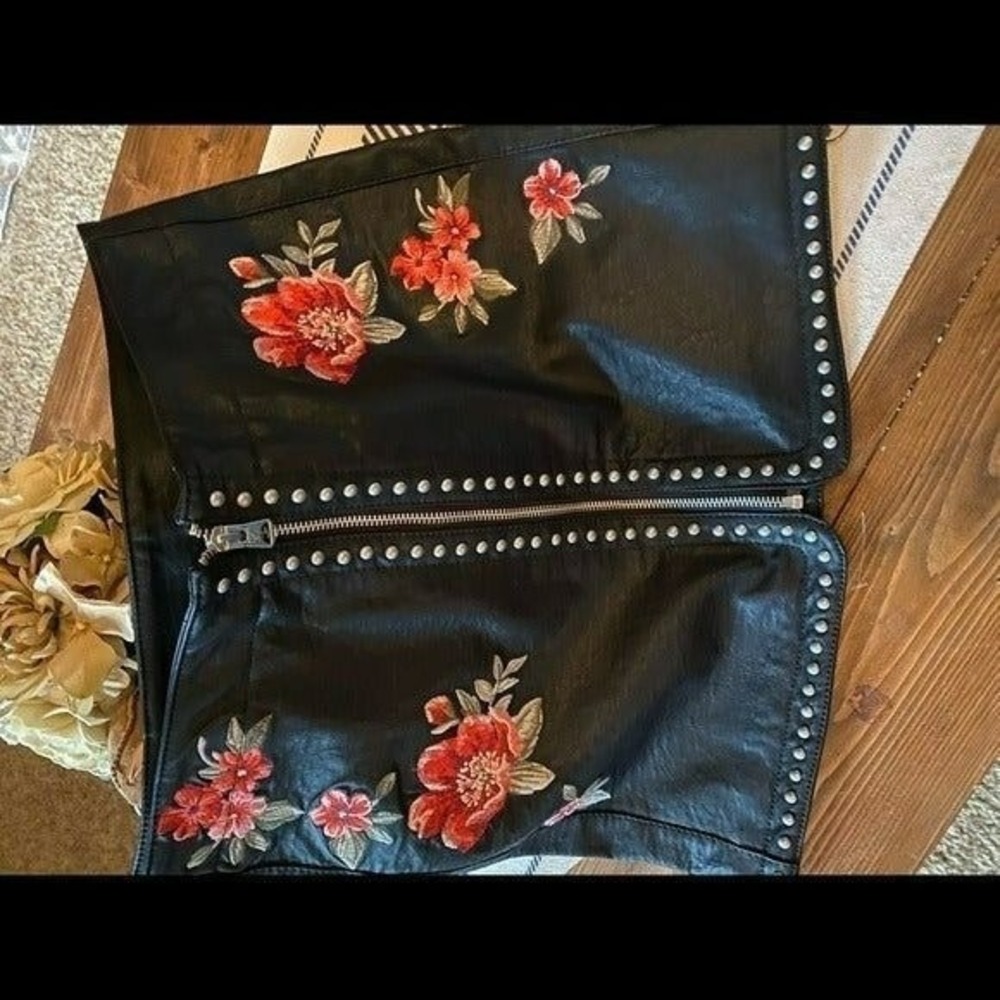 Roses NWT 299$ American eagle leather skirt embroidered punk 80's biker bottoms
